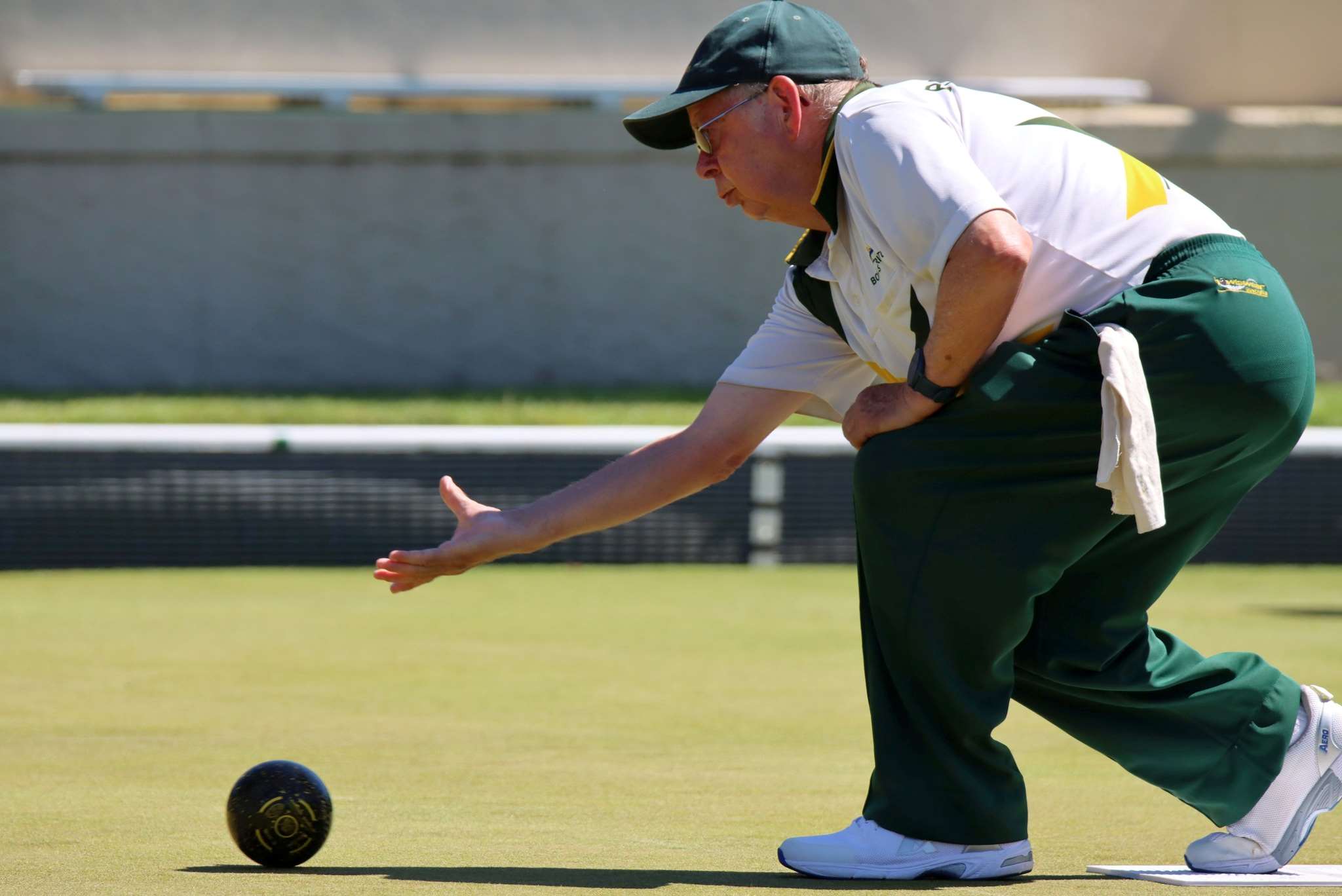 Day 6: Father and son in semi-finals