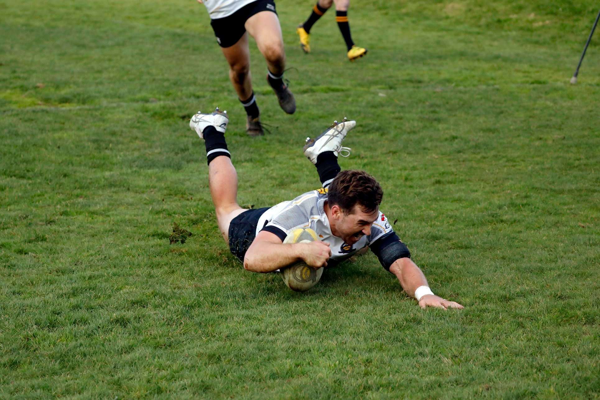 Late conversion ensures Old Boys win in opening round