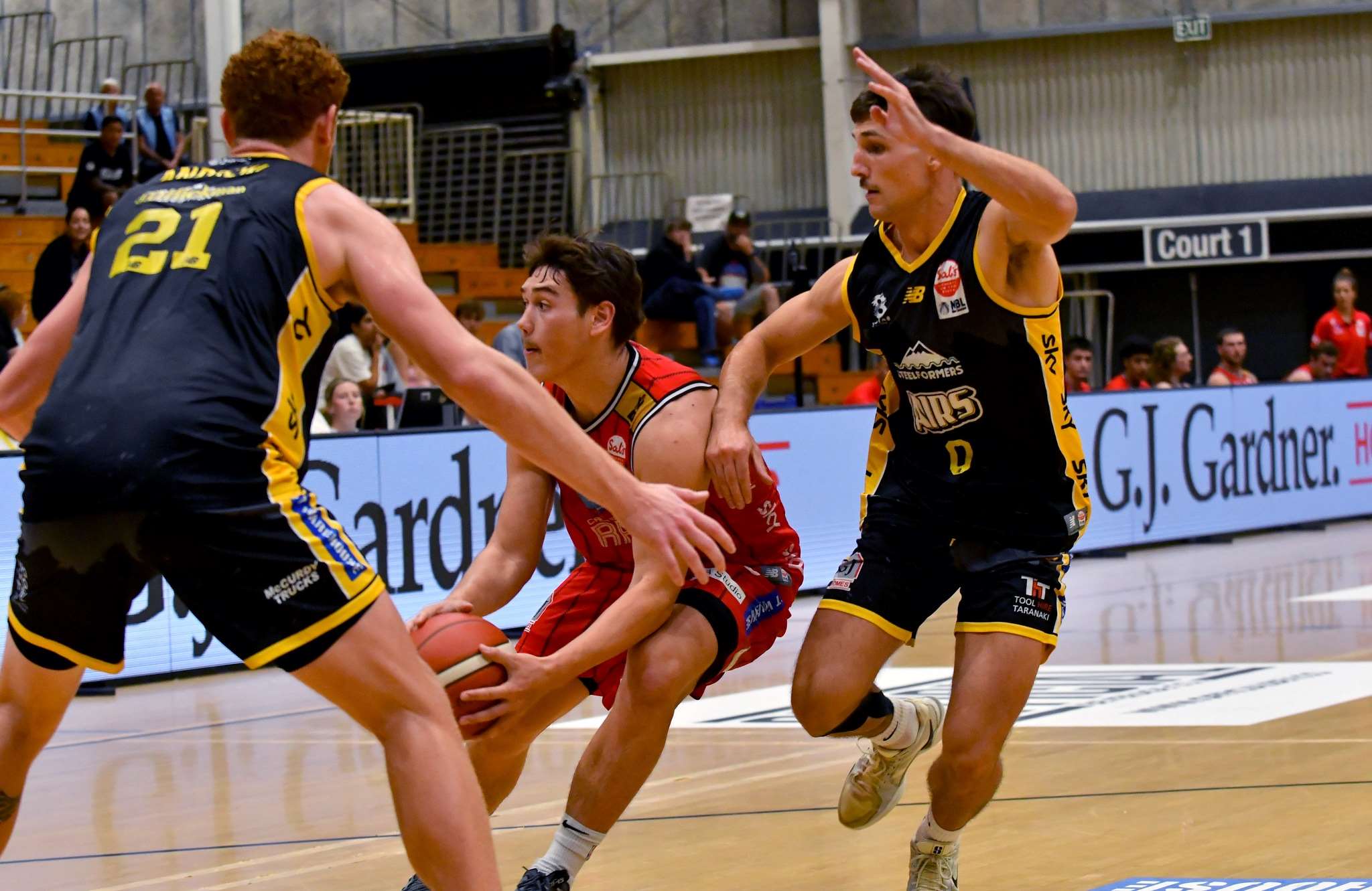 Basketball: Airs blow third quarter lead v Jets