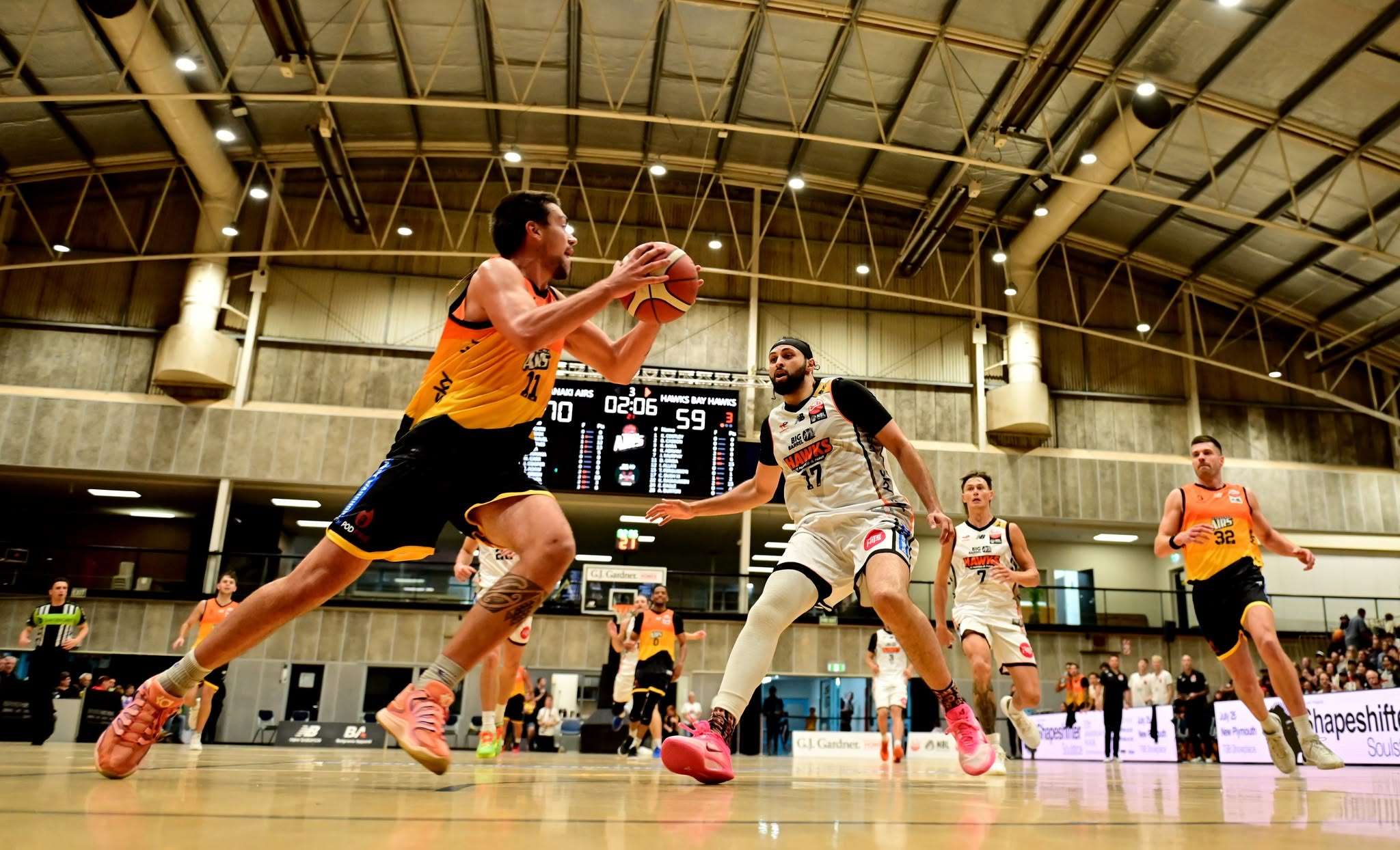 Basketball: Airs out to keep playoff hopes alive